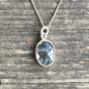 Cute Labradorite Silver Necklace, Minimalist Labradorite Stone Pendant, Blue Green Flash Labradorite Men Necklace, Gift for Her Him