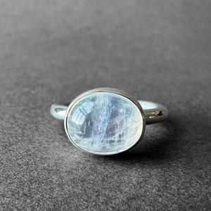 Natural Blue Flash Moonstone Silver Ring, Rare Crystalized Rainbow Moonstone Stone Ring Size 7, June Birthstone, Solid Design, Gift for Her