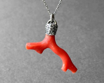 Rote Italienische Koralle Anhänger, Rote Ast Koralle Anhänger Schmuck, Mittelmeer Koralle Halskette, Minimalistischer Schmuck, komplett handgefertigt & Silber