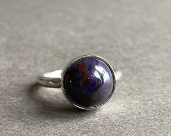 Bague en argent avec pierre de sugilite violette africaine naturelle, pièces uniques de TurkuazNaturalStones
