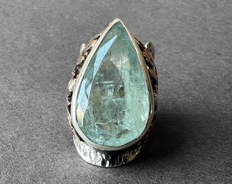 Enorm ring med naturlig akvamarinsten, ring med blågrön beryllsten, blågrön akvamarin, ekbladsdesign, fars speciella kollektion