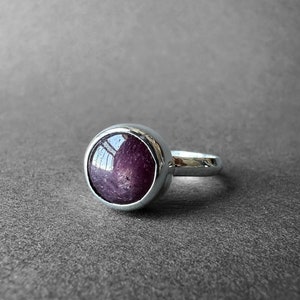 Bague en argent avec pierre rubis naturelle, bague en rubis véritable, pierre de naissance de juillet, bague en rubis taille 7,5, bague en rubis au design élégant, cadeau pour elle