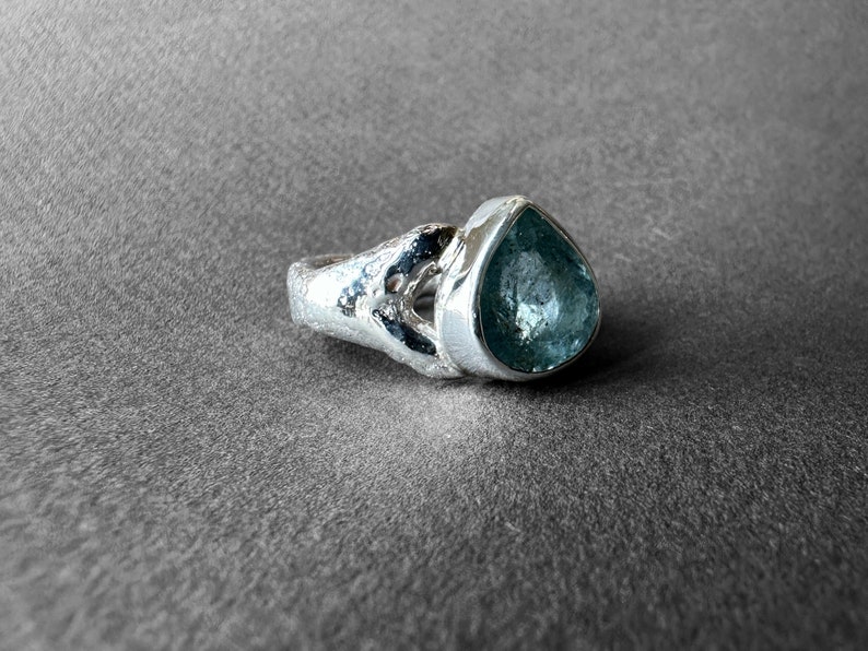 Fantastisk silverring med naturlig akvamarinsten, blå beryll-akvamarinring storlek 7, fars speciella samlingsstycke, antikens romersk konstdesign bild 7