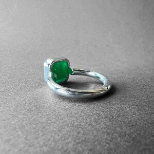 Natürlicher 5.6ct sambischer Smaragd Silberring, massives und mutiges Design, Unikat aus dem Atelier TurkuazNaturalStones Bild 5