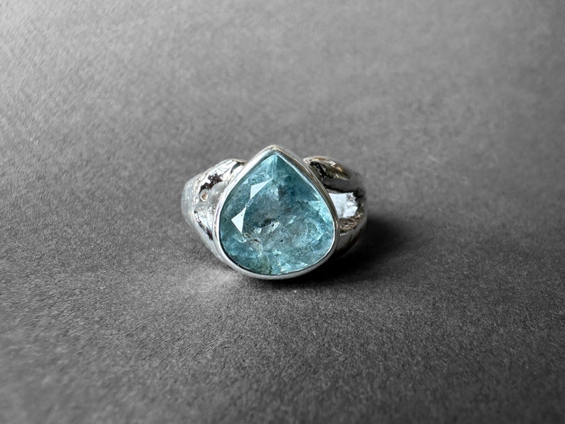 Fantastisk silverring med naturlig akvamarinsten, blå beryll-akvamarinring storlek 7, fars speciella samlingsstycke, antikens romersk konstdesign bild 2