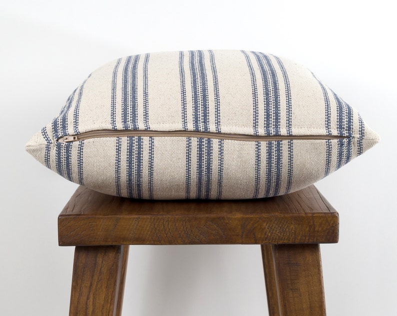 Blue Grain Sack Pillow Cover Feed Sack Stripe Ticking, Zippered Throw Pillow Cover, Modern Farmhouse Country Pillow Feedsack Choose Size afbeelding 6