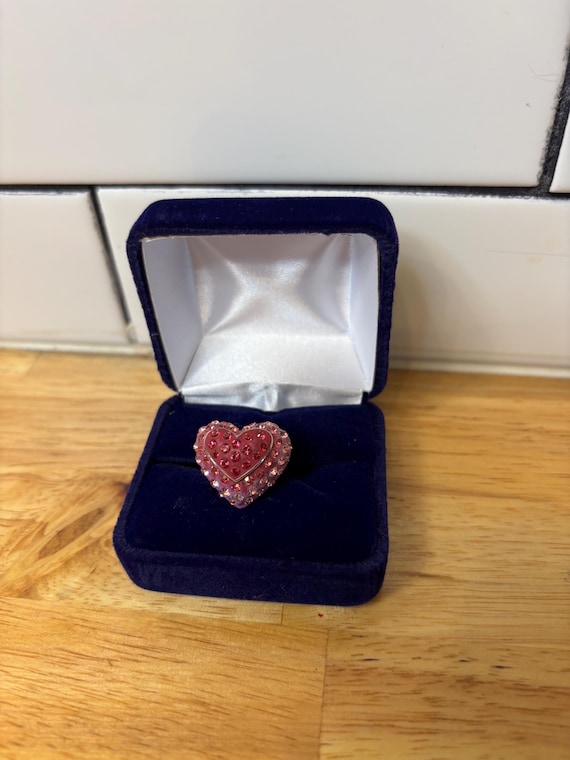 Statement cocktail heart ring - image 4