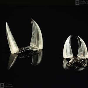 Horn hairclips - transparent with white swirls