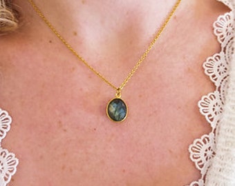 Collier plaqué or et pierre labradorite