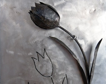 Svart järntulpan över rostfri bas. Väggskulptur av TheSteelStyleThings, originalkonst