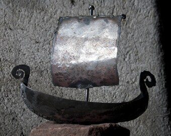 Vikingaskegelkonstverk i metall och sten, järnskulptur, pappersvikt, konst av The Steel Style Things,