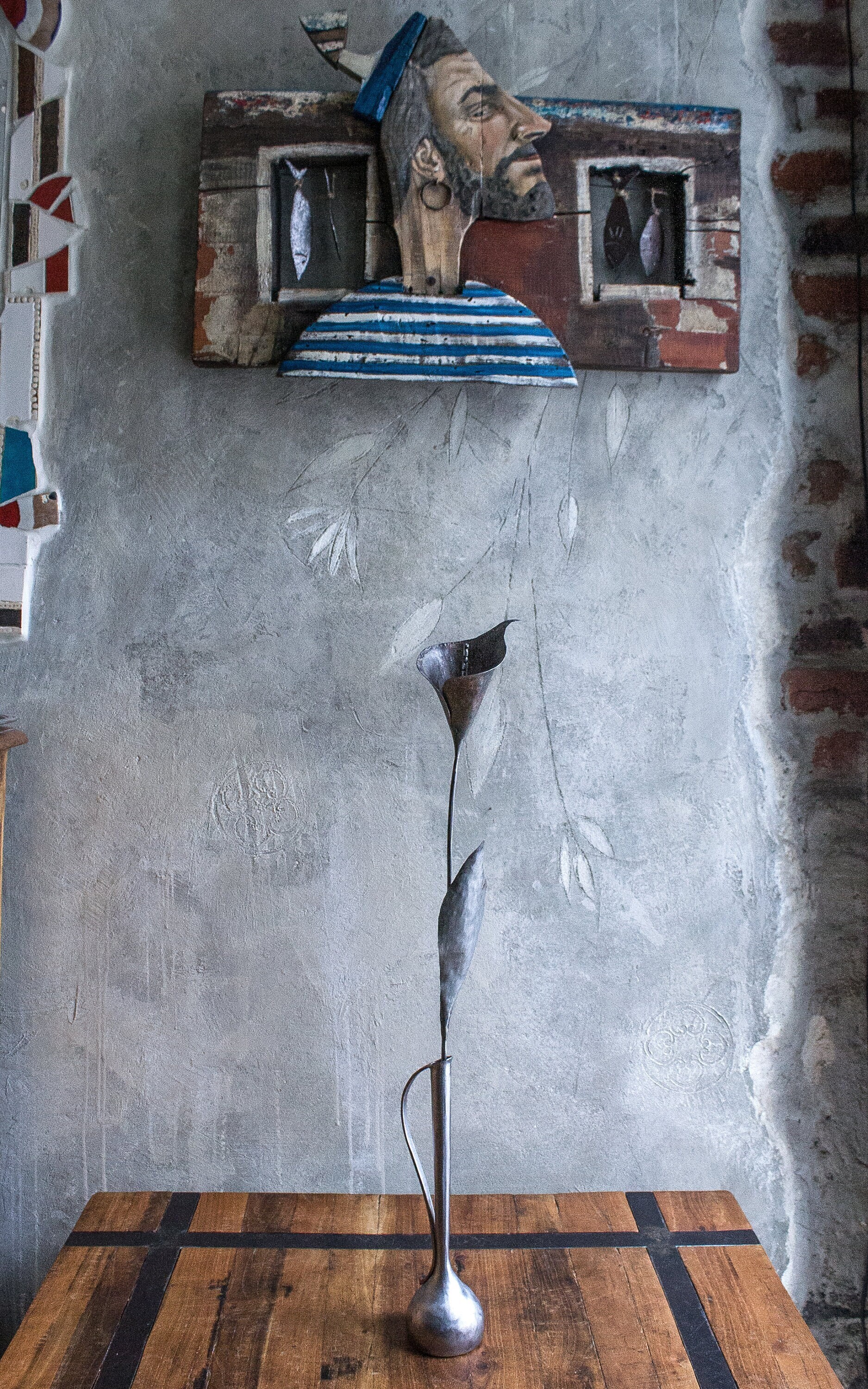 素晴らしい金属製の花の彫刻 - 花瓶に入ったカラーリリーのオリジナル