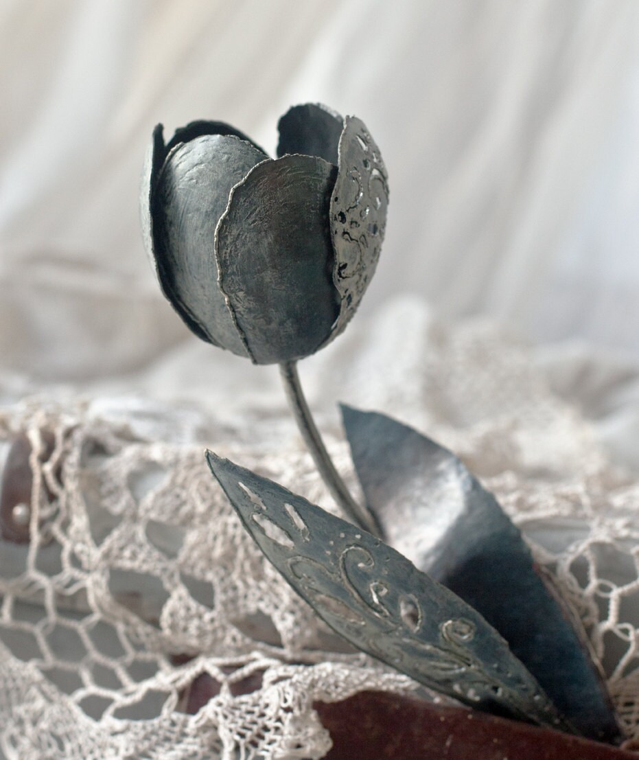 White Metal Tulip Unusual Steel Flower Welded Art Metal Lace