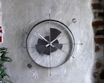 Industriell metallklocka, icke-standarddesign handgjord av The Steel Style Things, 6-årsjubileumspresent till järn