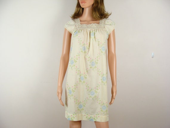 Vintage Nightgown 70s Barbizon Floral Print Knee … - image 1