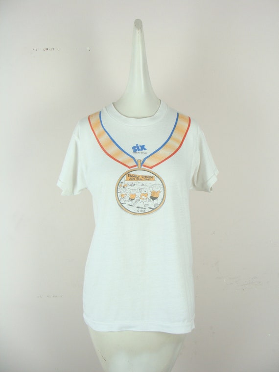 Vintage T-Shirt 80s Paper Thin Single Stitch Fami… - image 1