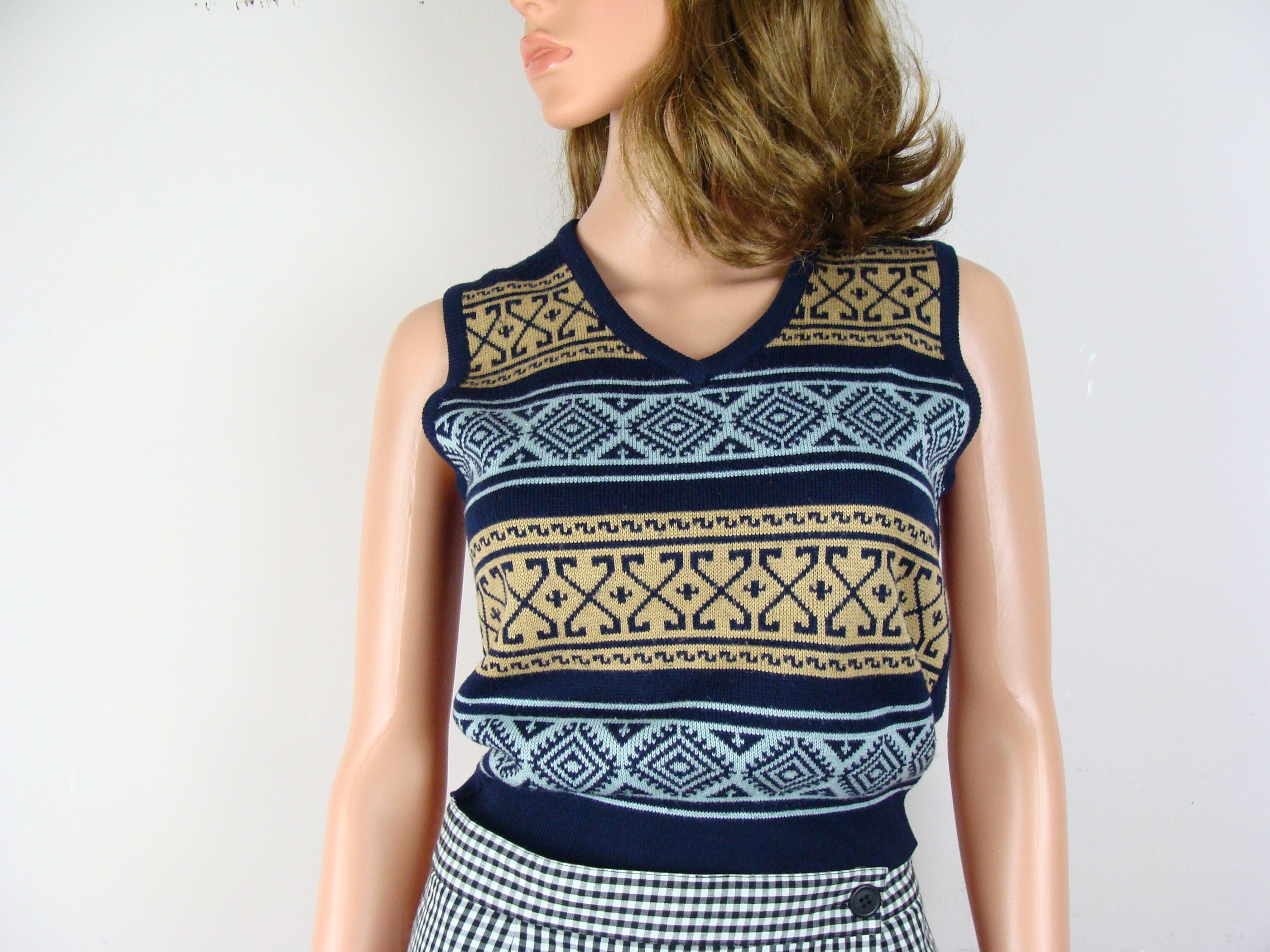 Women's Vintage Embroidery Sleeveless Sweater Vest - V-Neck Striped Geometric Cropped Knit Top For Spring/Fall