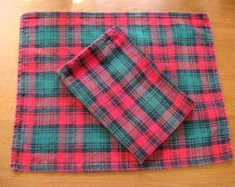 Vintage Plaid Napkins Set of 2 Woven Cotton Holiday Table Setting Red Green Festive