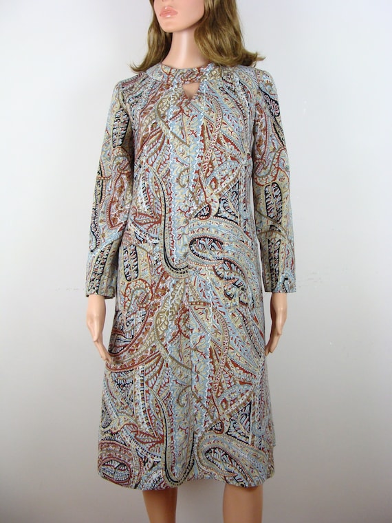 retro paisley dress Print Ruffled Midi Likemychoice The solid color and halter neckline create a flattering Vintage Paisley Shift Dress 70s