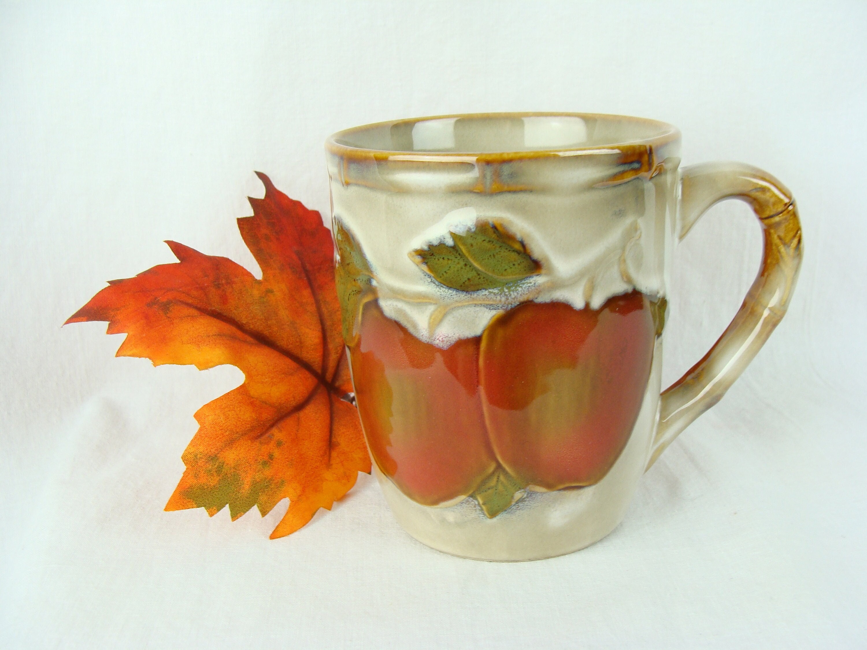 カップ VINTAGE APPLE MUG CUPS il_fullxfull.4148801491_oubz.jpg