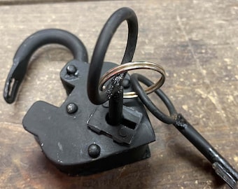 Cerradura de corazón de hierro fundido con llaves maestras: estilo antiguo