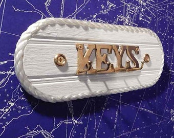 Wall Key Hook Holder - Brass Key Hanger Rack - Seaside Ocean Chic Key Organizer - White Beach Decor - Cottage Lakehome - Nautical Boat Rope