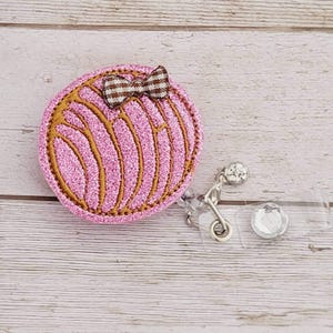 Concha Badge Reel: Pink Pan Dulce Design - Retractable ID Clip