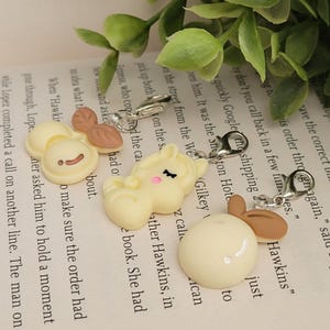 Unicorn Charm, Badge Reel Charm, Interchangeable Bead Charm, Badge Reel Dangle, ID Holder Beads, Bead Stitch Marker, Clip On Charm