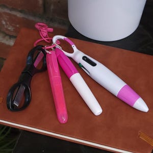 Badge Reel Pen Set: Compact Lanyard Tools - Pens, Marker, Scissors