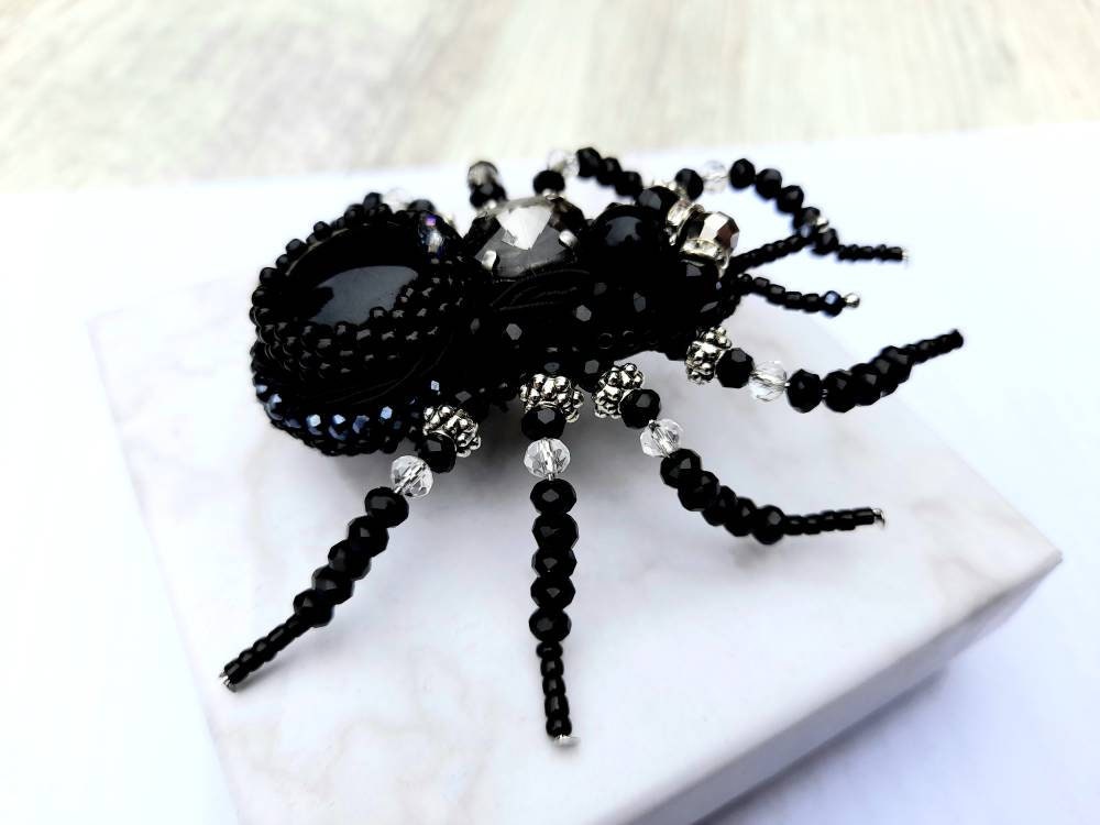 Spider brooch pin, Haloween gift unisex gift Beaded Insect pin, Spider art, Spider jewelry, woman jacket pin, Spring jewelry,