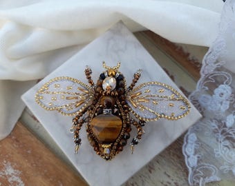 Beaded bee brooch, Embroidered  insect pin for woman, Bumble bee pin, Honey bee brooch, Mother's day gift for mom, birthday gift for her