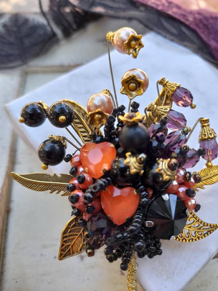 Brooch design for gown best sale