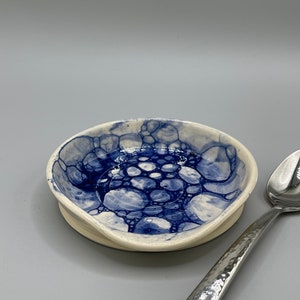 Bubble spoon rest