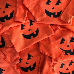 Smiling Jack O lantern Onesie Halloween Baby Shower Gift Pumpkin Onesie Halloween Bodysuit image 3