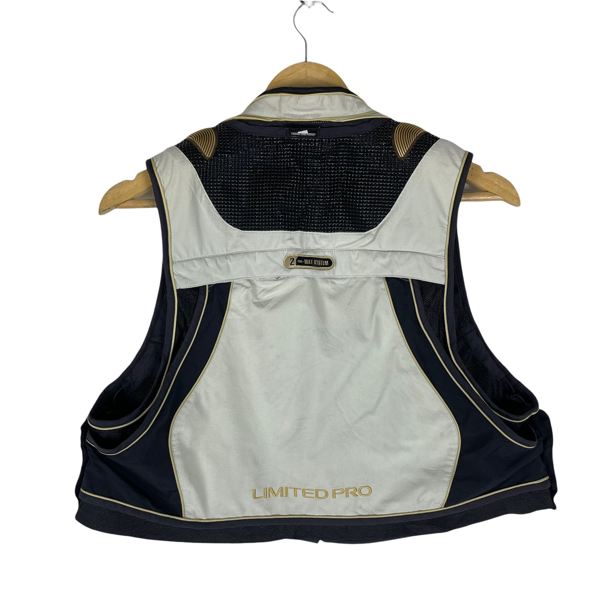 シマノ ネクサス フィッシングベスト：リミテッドプロ ユーティリティ