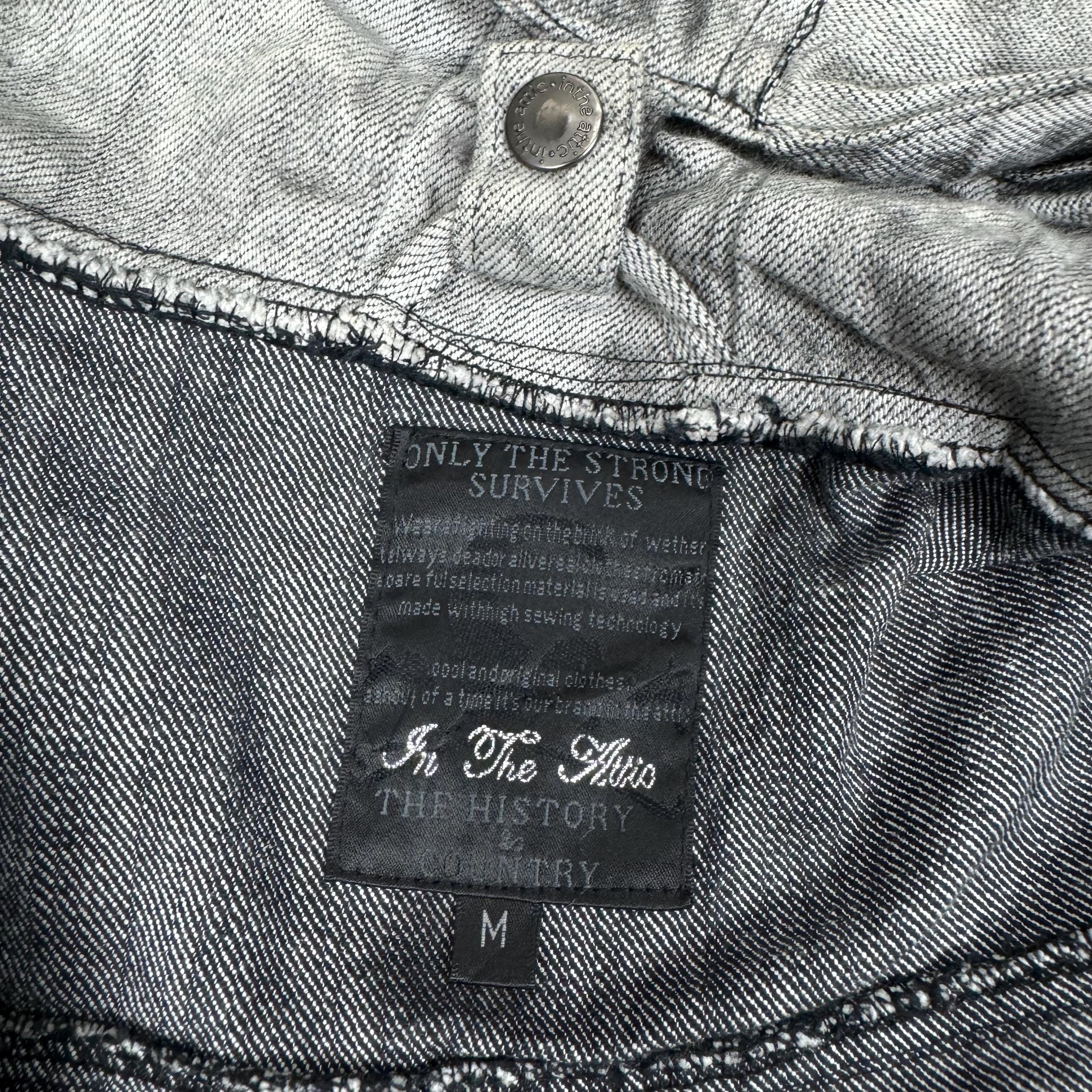 In The Attic フーディー：色褪せたブラックデニムジップジャケット 