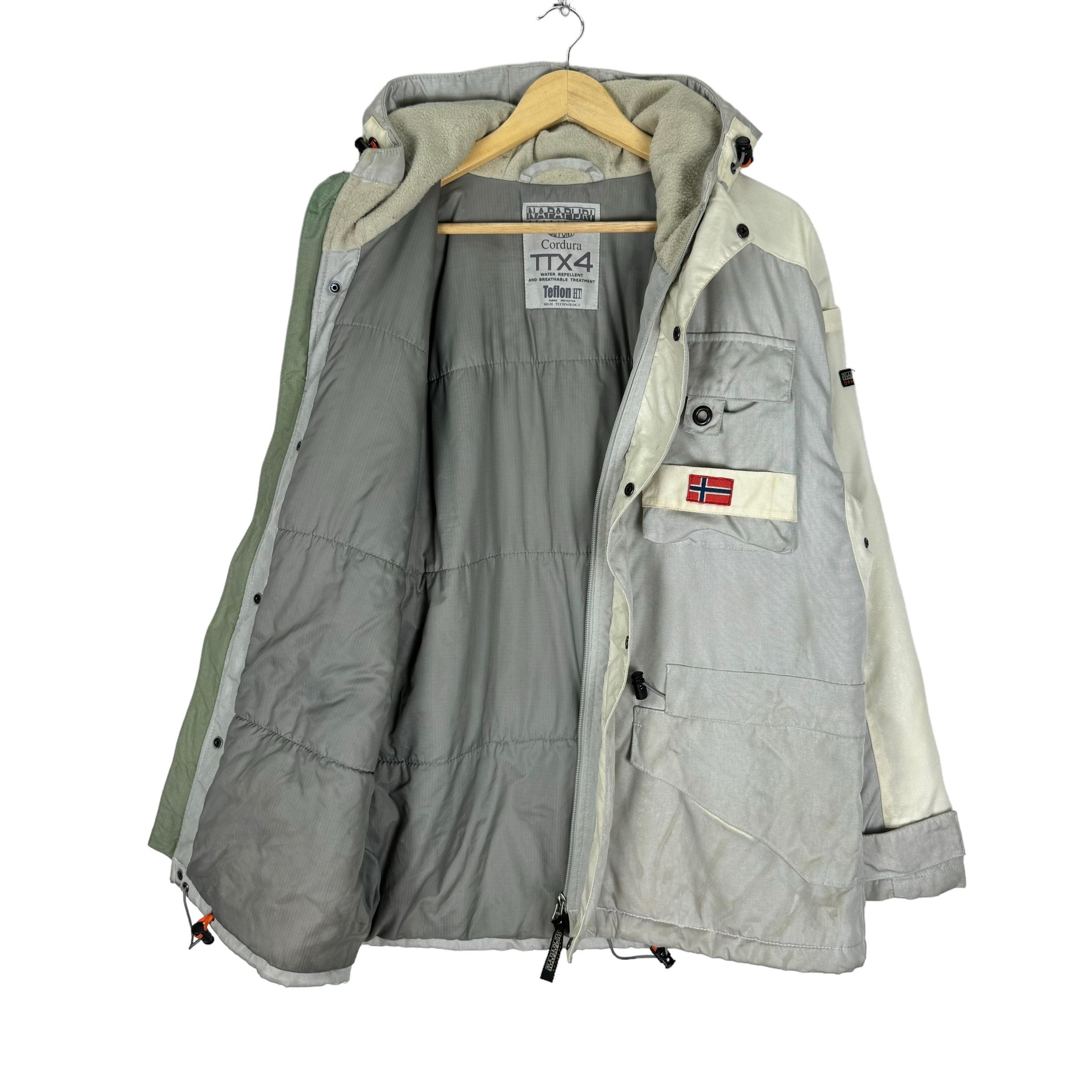 NAPAPIJRI ナイロンジャケット Lサイズ グレー NAPAPIJRI ナイロンジャケット Lサイズ グレー NAPAPIJRI
