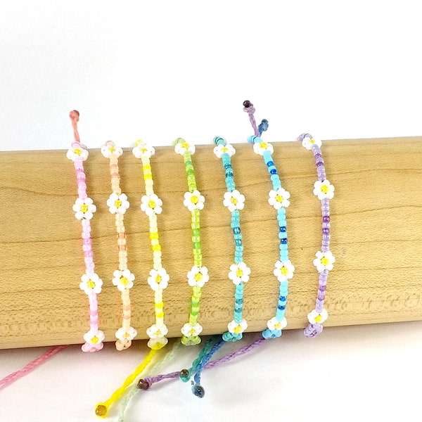 Daisy Chain Bracelet, Beaded Flower Bracelet, Dainty Daisy Bracelet, Wax Cord Bracelet, Seed Bead Bracelet, Adjustable