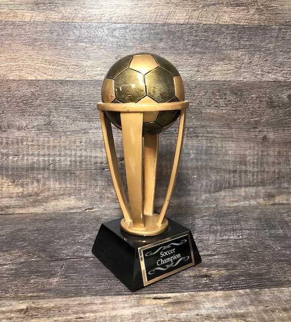 サッカートロフィー ファンタジーサッカー 7.5インチ タワートロフィー