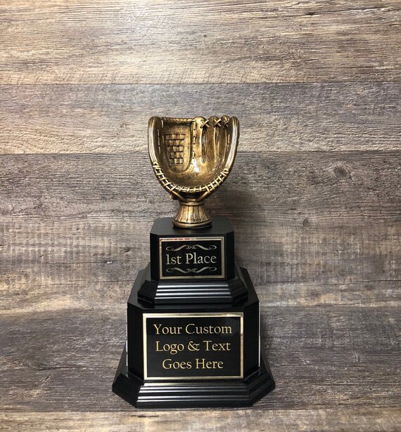Trophée de baseball avec 3 lignes de texte personnalisé