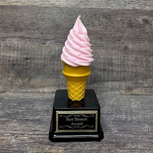 Erdbeereistüte Trophäe Beste Dessert Trophäen-Preis gewirbelt Geburtstag Gag Geschenk Dessert Trophäen-Witzige Trophäe
