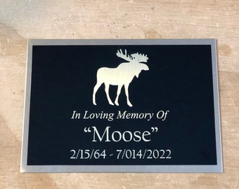 Grawerowana tabliczka z imieniem na urnę kremacyjną MOOSE HUNTING Pamiątkowa tabliczka z imieniem na urnę W kochającej pamięci Czarno-złota tabliczka z imieniem na urnę