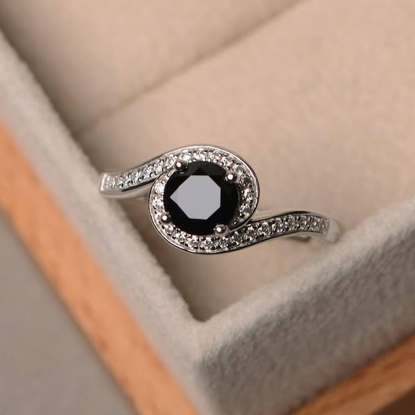 Anillo de espinela negra natural, anillo de promesa, anillo de plata esterlina, anillo de piedra preciosa negra, anillo de espinela de corte redondo