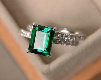 ユニークなエメラルドステートメントリング、3ストーンマザーズリング