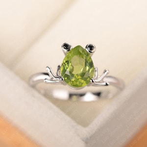 Frog wedding ring, pear shaped peridot promise ring, August birthstone, gifts for girls