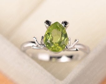 Frog wedding ring, pear shaped peridot promise ring, August birthstone, gifts for girls