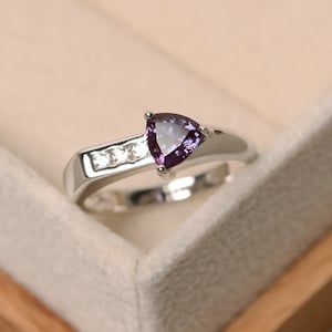 alexandrite ring, trillion cut ring, arrow ring, gemstone ring, sterling silver