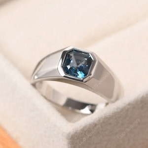 Brede bandringen met stenen voor heren, minimalistische statementring London Blue Topaas, geboortesteen november