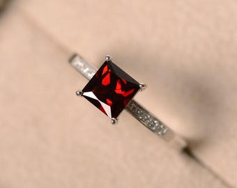 Anillo de granate natural, granate de talla princesa, anillo de bodas de granate, plata de ley, piedra de nacimiento de enero, piedra preciosa roja