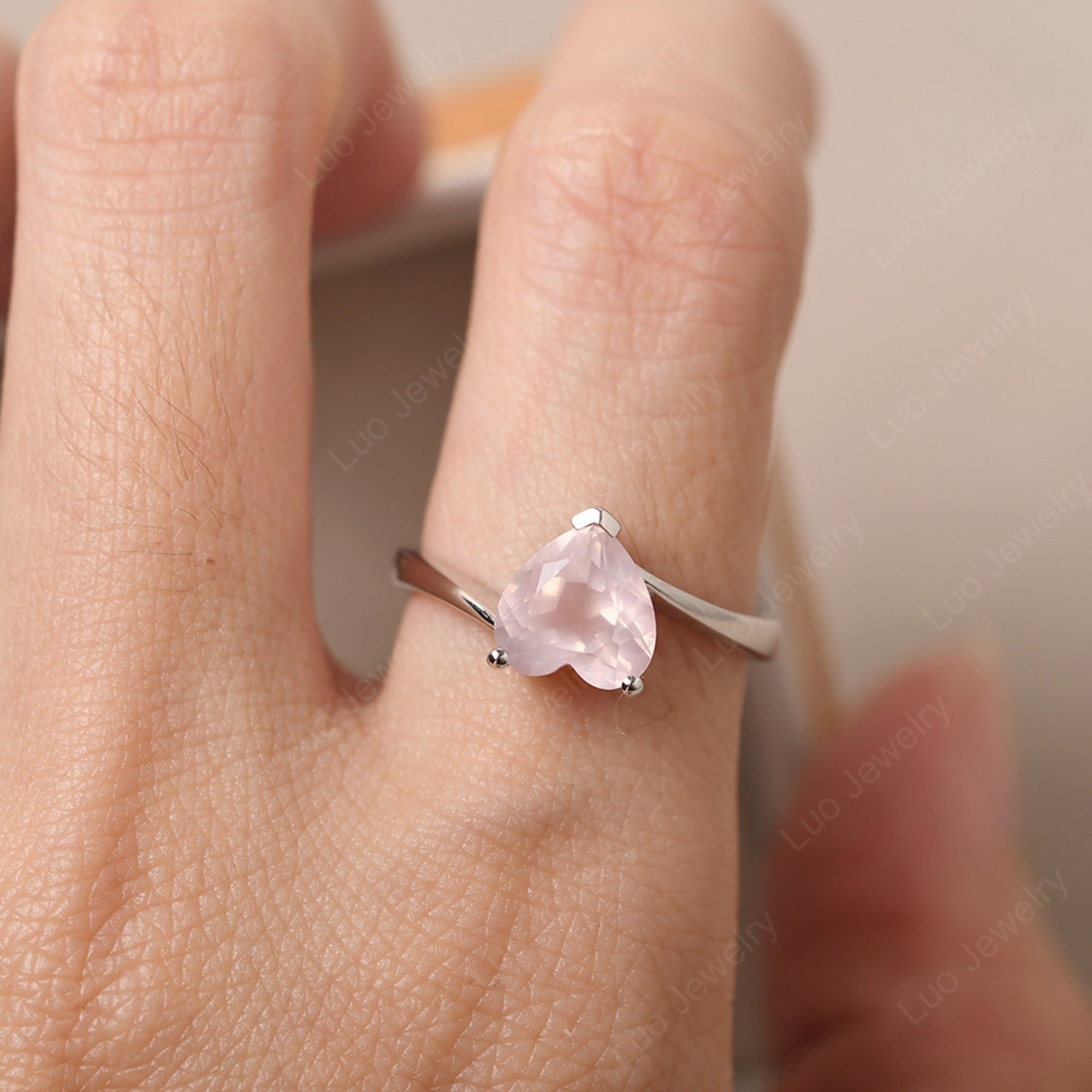 本物のローズクォーツの婚約指輪、14K ホワイトゴールド、ハート